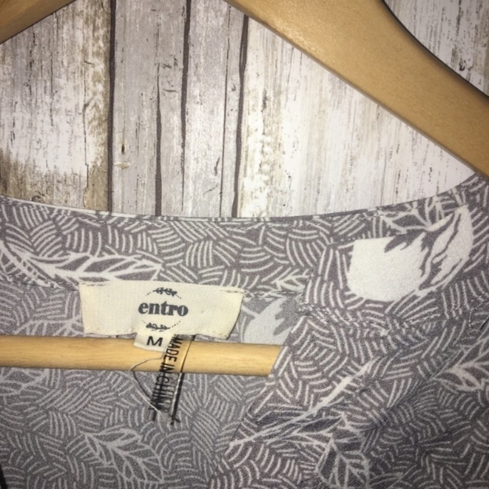 Entro Split Neck Grey Floral Oversized Blouse - Picture 5 of 5